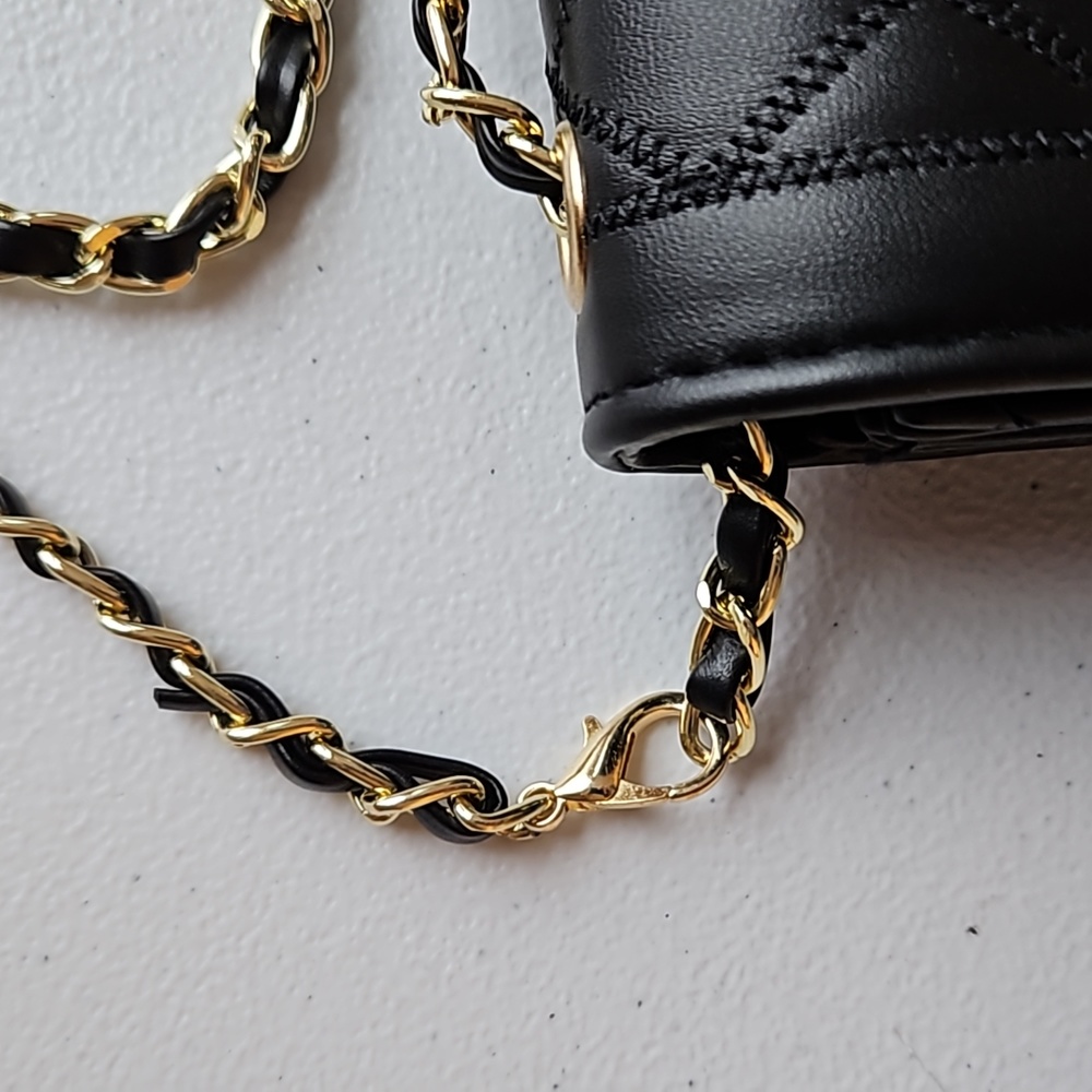 Black purse - Picture 4 of 13